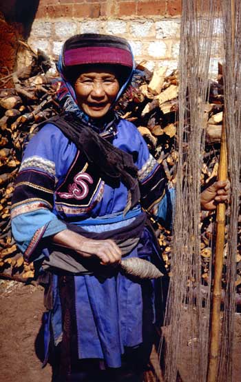 Für die im Südwesten Chinas und im Norden Vietnams lebenden Völker der Bai und Hmong-Miao staht die Hanfpflanze bis heute im Mittelpunkt ihrer Wirtschaft und Kultur.